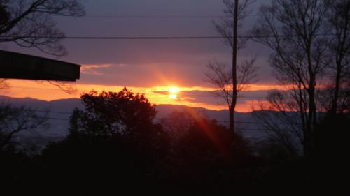 毎日異なる空の色と夕陽 (2).JPG